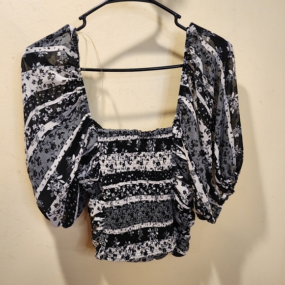 J.Roberts Women's Short Sleeves Smocked Blouse size S - Picture 7 of 11